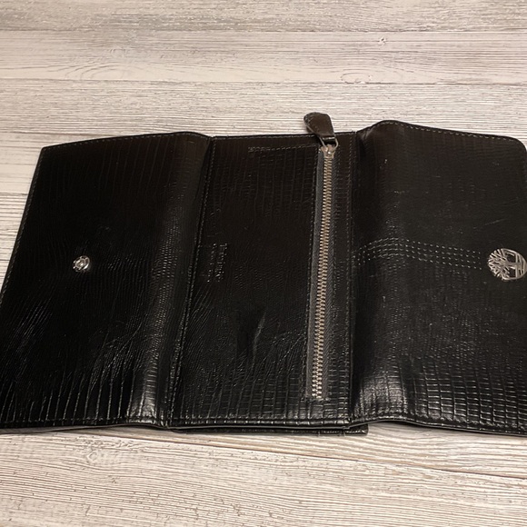 Timberland Women's Textured Leather Wallet with RFID Protection - Picture 6 of 6